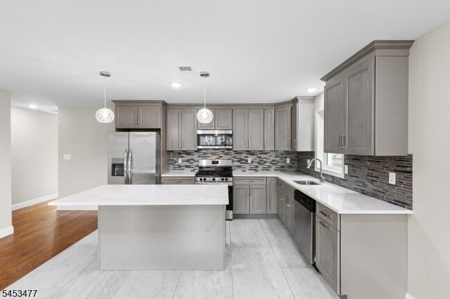 Photo - 806 2nd Ave