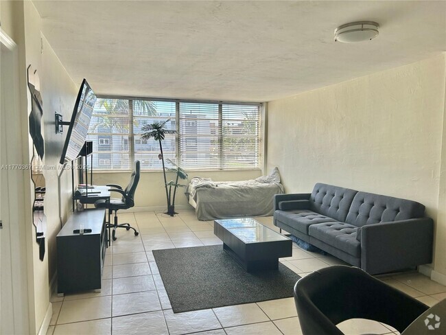 Building Photo - 2175 NE 170th St Unit 205 Rental