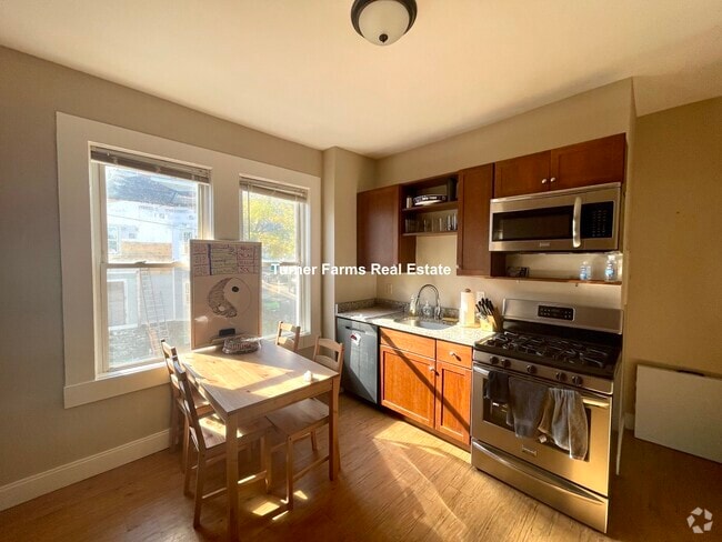 Building Photo - 8 Sunset St Unit 3 Rental