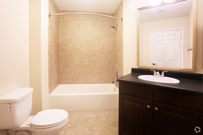 The Tres- 3BD/2BA - 1172 SqFt - 2nd Bathroom