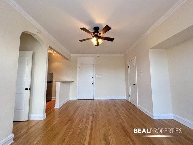 4614 N Paulina