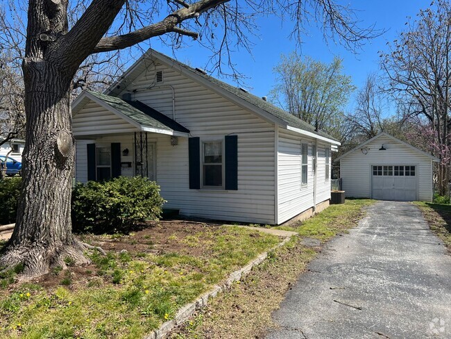 Building Photo - Adorable 2 bedroom, 1 bath Home!