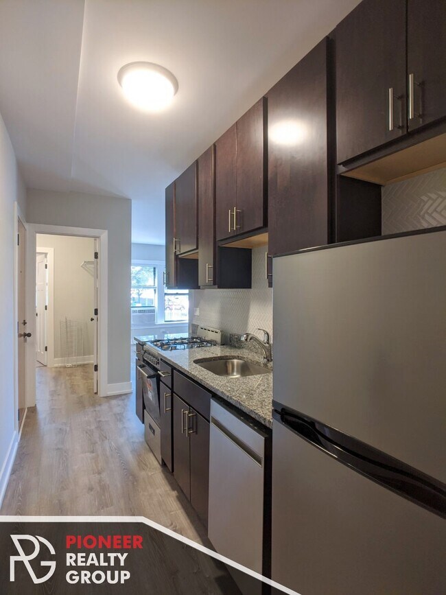Photo - 711 W Brompton Ave Apartments Unit 31-707
