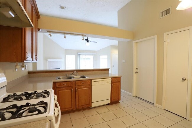 Photo - 11011 Shadowfield Dr