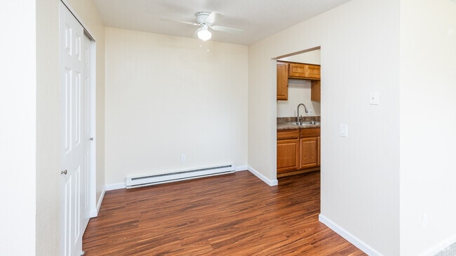 1BR, 1BA - 792SF - B - Dining Room