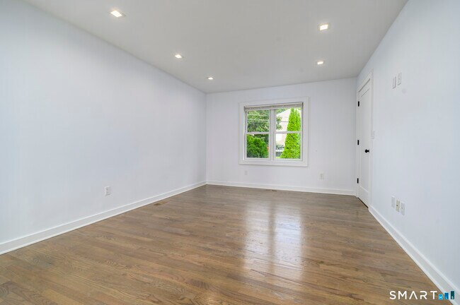 34 Pine Hill Ave Unit 1st floor