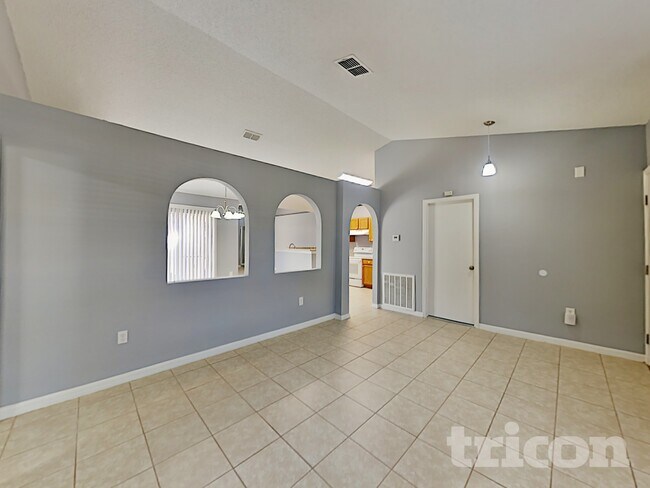 Photo - 810 Ognon Ct