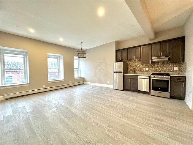 Building Photo - 1150 Cambridge St Unit 3