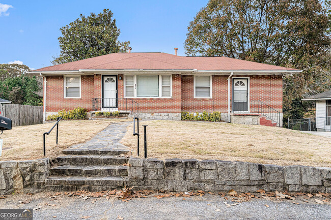 Photo - 864 Northview Dr House
