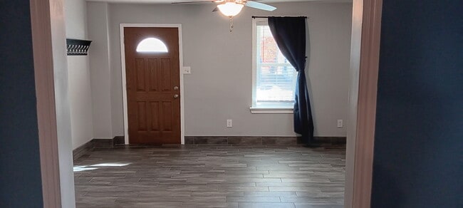 Photo - 434 Bridge St