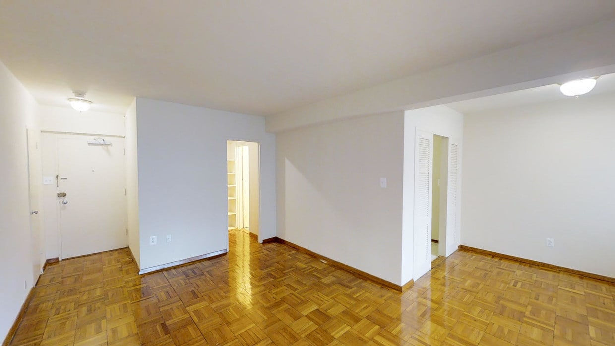 Photo - The York and Potomac Park Apartments
