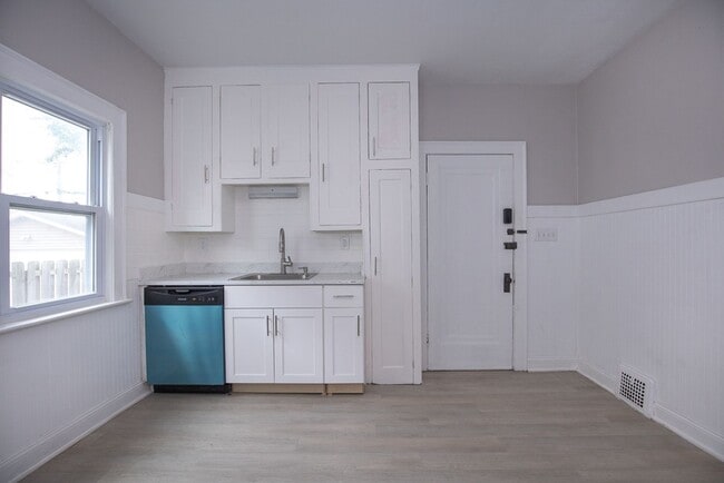 Photo - 2119 Lewis Dr Unit Down