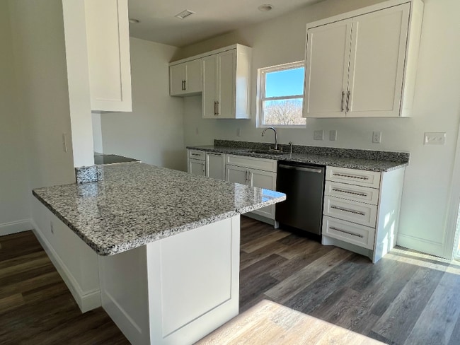 Photo - 1930 29th St NE