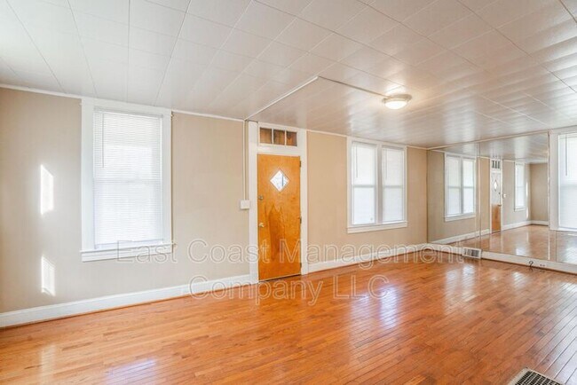 Photo - 4809 Arabia Ave