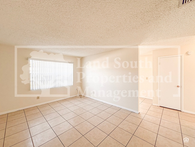 Photo - 5842 Charlton Dr