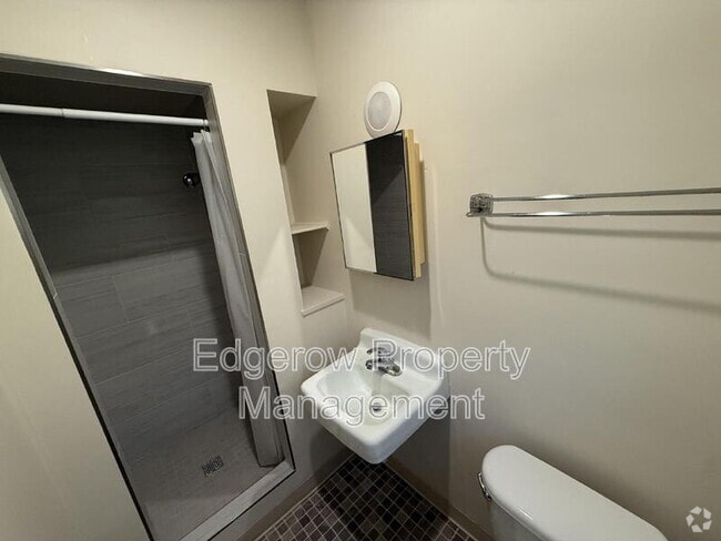 Building Photo - 13827 Ironwood Dr NW Unit Apt 7