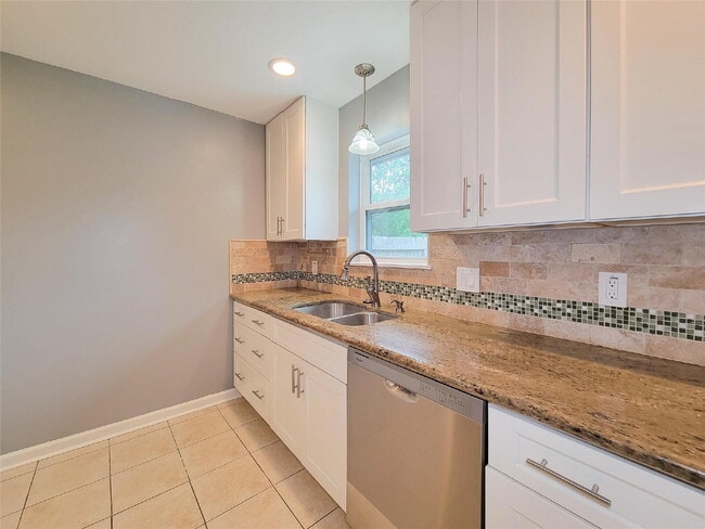 Photo - 3 Bed Home for Rent in Westbury 77035 with Large Fenced Yard & Deck