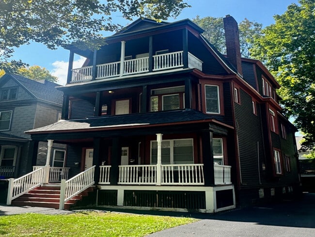 Building Photo - 618 Westcott St Unit 1
