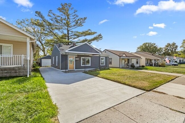 Photo - Beautifully Updated Ranch with large back ...