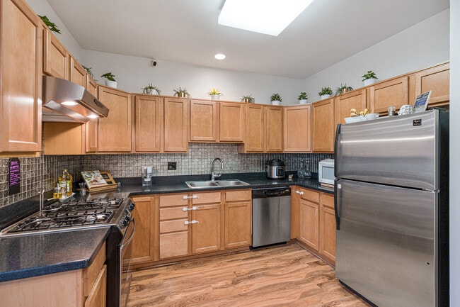 Photo - 727 S Ashland Ave Unit H