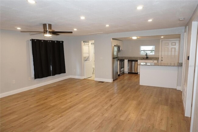 Photo - 248 Avenue L NE