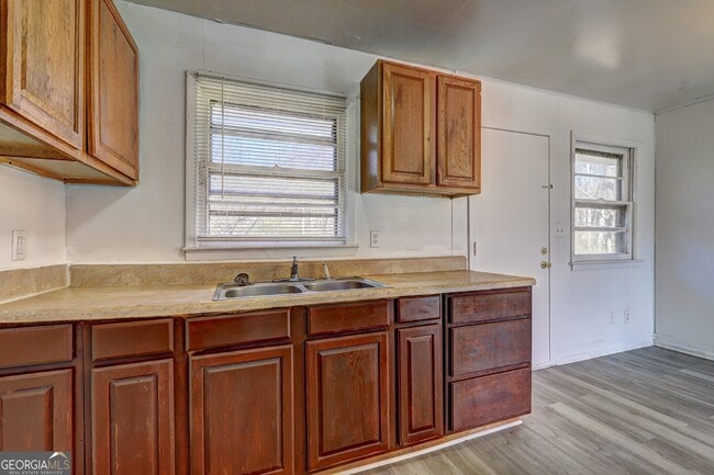 Photo - 3467 Eisenhower Cir SE