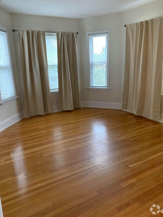 Building Photo - 18 Aspinwall Ave Unit 4 Rental