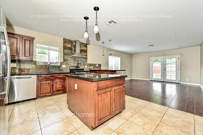 Photo - 21047 Runnymede St