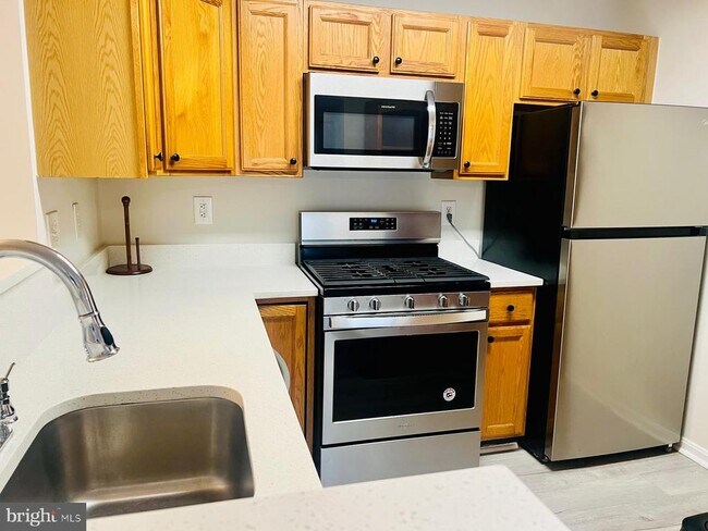 1049 Gardenview Loop Unit 204