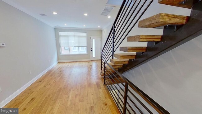 Photo - 1450 N Dover St Townhome