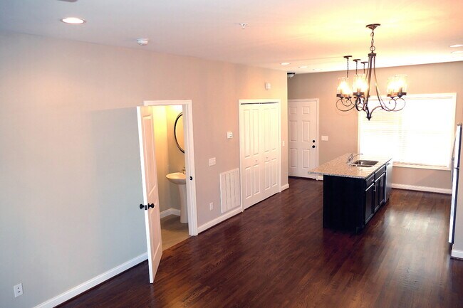 Photo - 914 Somerville Ct