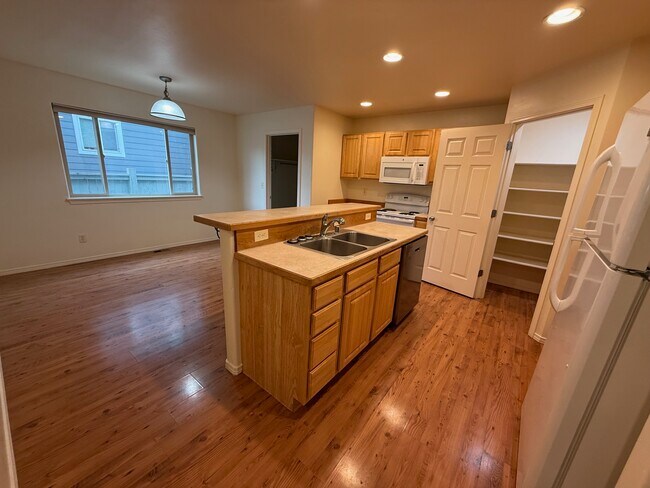 Photo - 4045 Carbon St