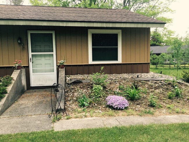 Garden in Front - 2080 Robins Ct NW