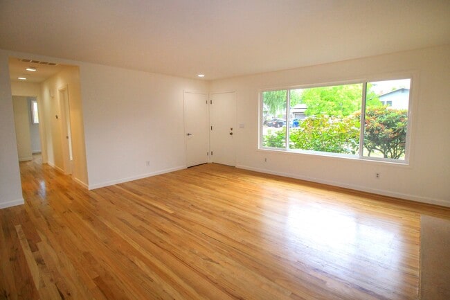 Photo - 1914 SE Oak Crest Dr Unit Main