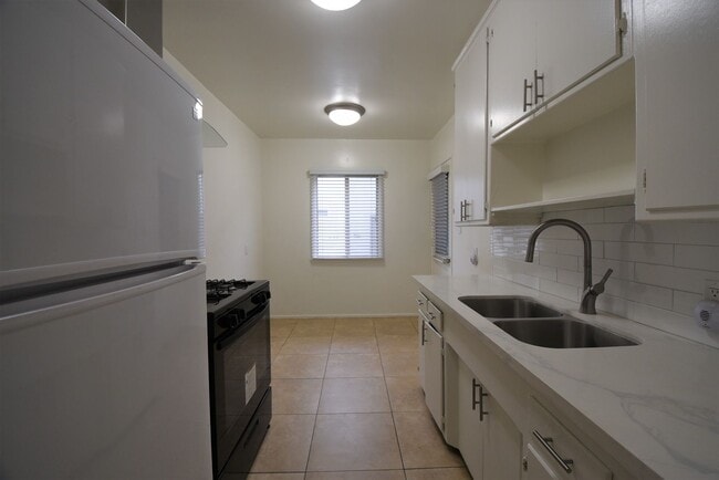 Photo - 6308 Vineland Ave Unit 03