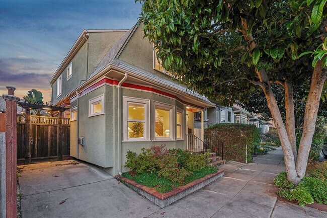 Photo - TOTAL REMODEL LARGE 1750sf 3BR+ Bonus/3BA North Oakland Home AVAILABLE NOW