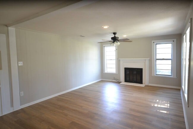 Photo - 412 West University