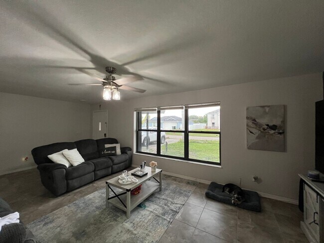 Photo - *Coming Soon * 3/2/1 Conveniently Located In Port St Lucie