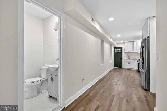 Photo - 2447 Turner St