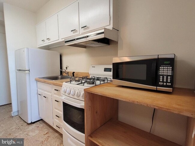 Building Photo - 604 S Washington Square Unit 3013 Rental