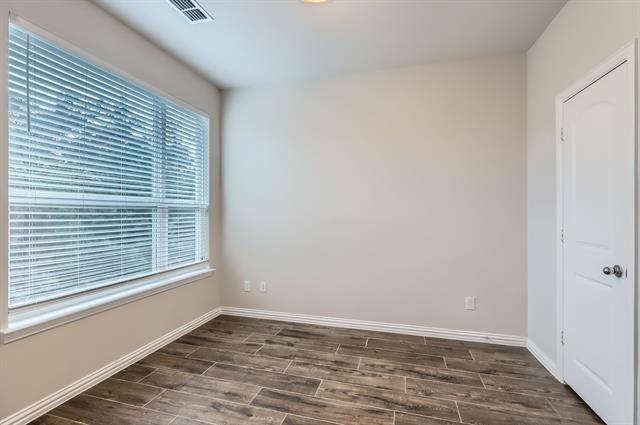 Photo - 301 E Lamar St