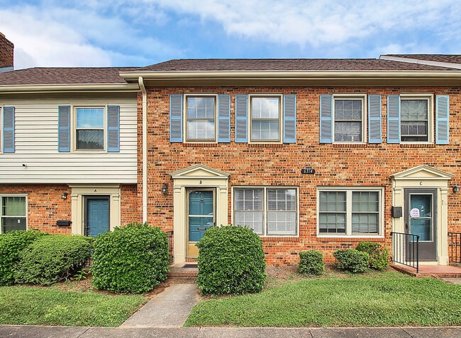 Building Photo - 6314 Old Pineville Rd Unit B