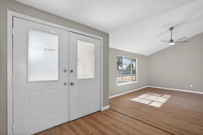 Photo - 5103 Devon Green Dr