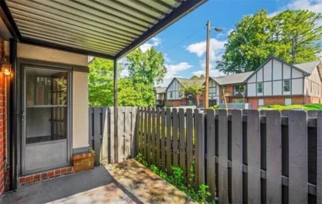 Photo - 6851 Roswell Rd