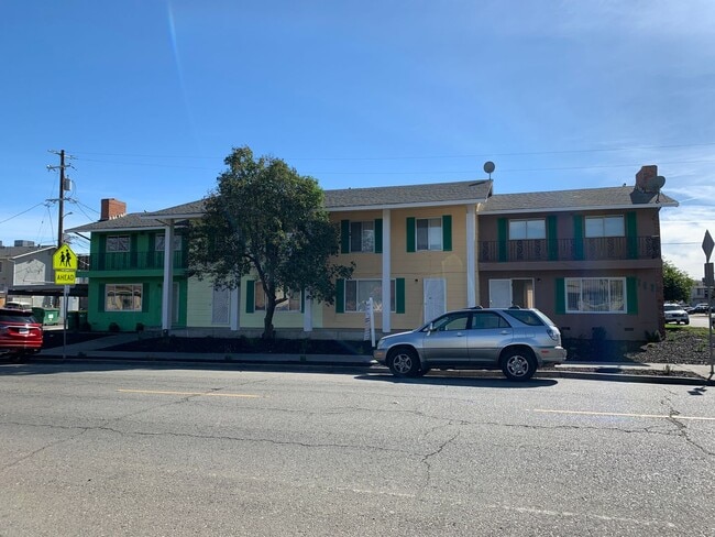 Building Photo - 742 Ponce De Leon Ave Unit 742 Ponce De Leon Avenue 2
