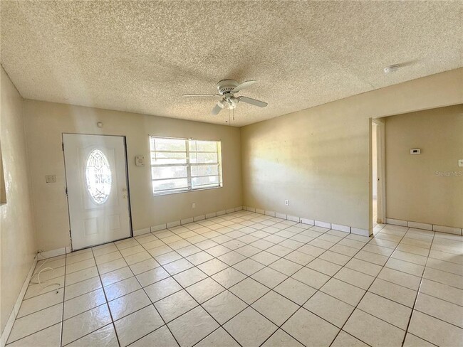 Photo - 2235 Lakeview St