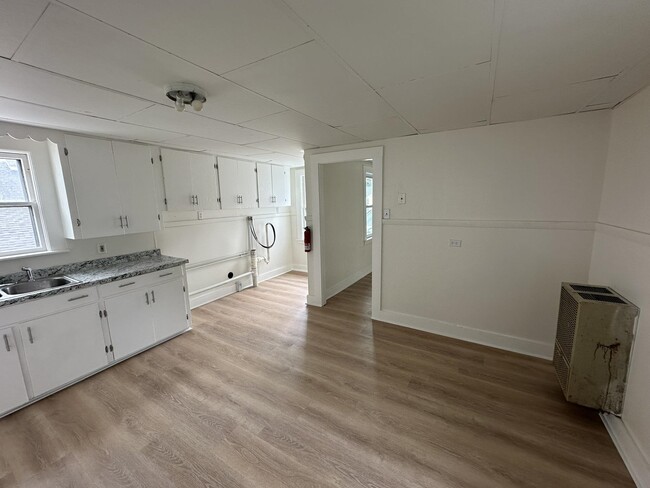 Photo - 28 Chestnut St