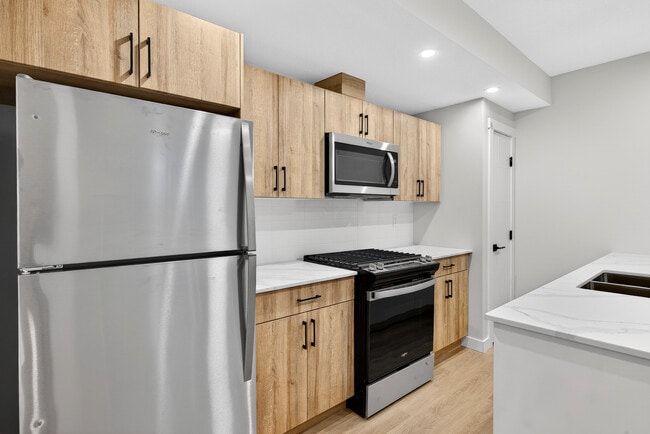 Photo - 10335-10135 135 St NW Unit Lower 3B