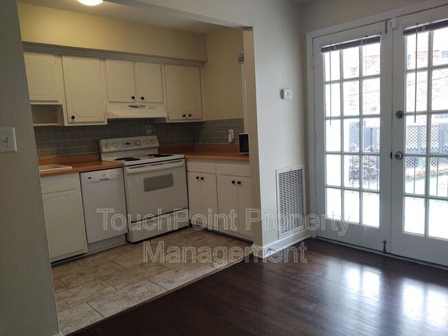 Photo - 910 McAlway Rd Unit Apt D