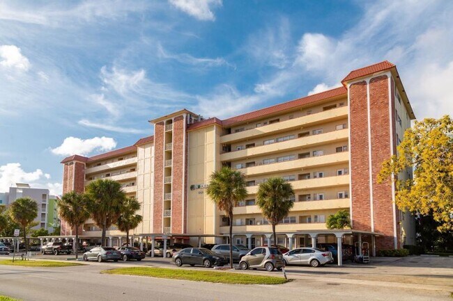 Building Photo - 1101 Crystal Lake Dr Unit 705